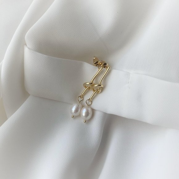 Gold Knot Geometric Freshwater Pearl earrings - Picture 3 of 3